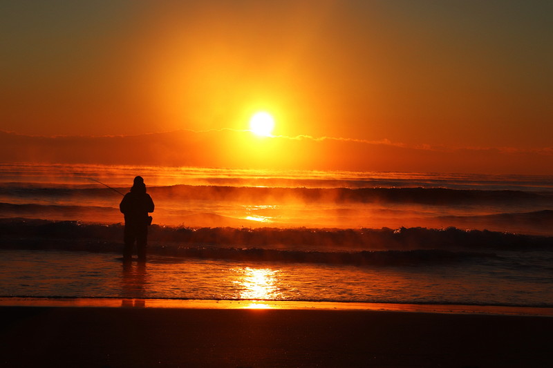 銀賞：朝焼けと金波